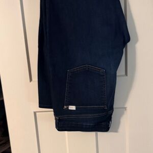 Stylish Dark Blue Cropped Jeans
